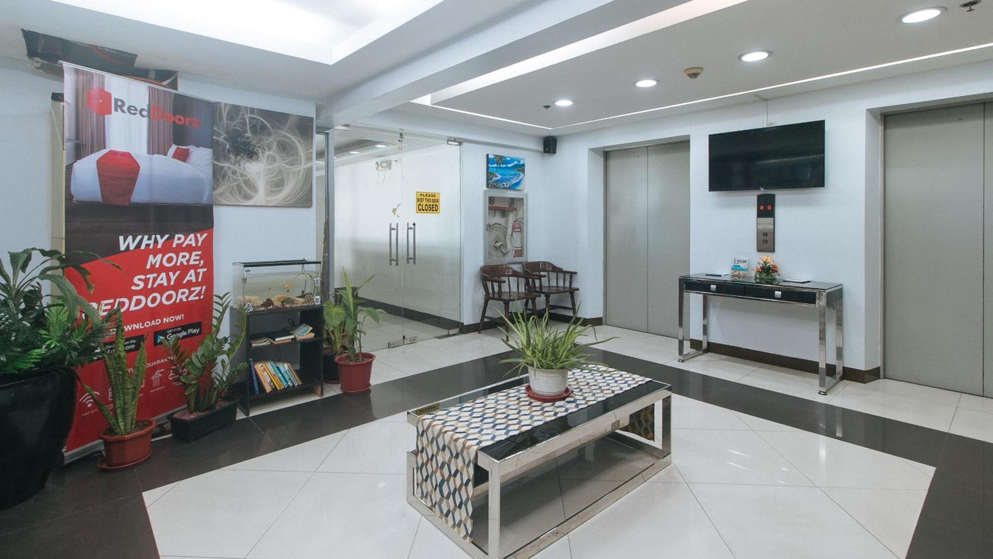 Reddoorz At Bp International Powerhouse Inc Near Sm Manila Hotel Exterior photo