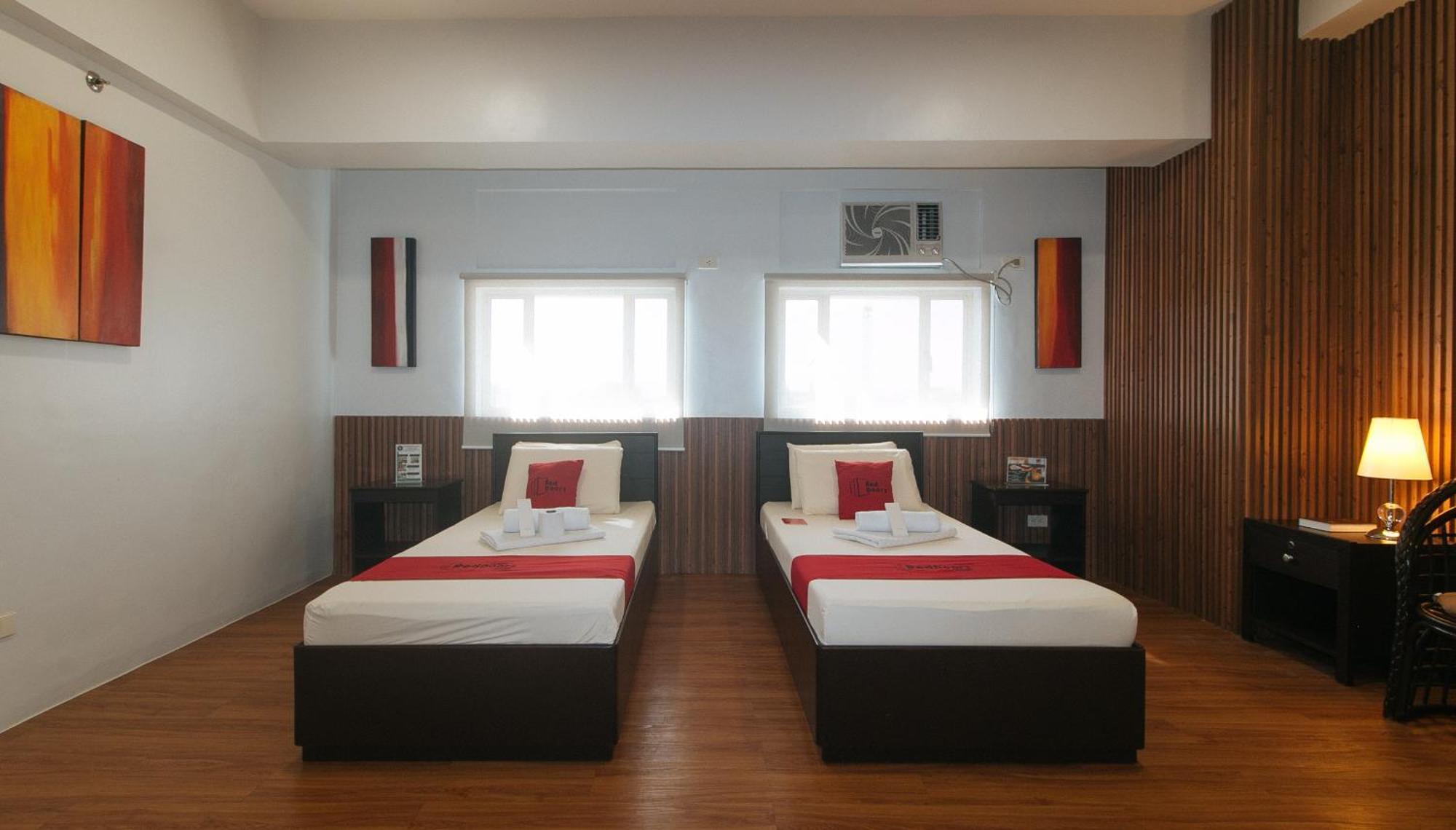 Reddoorz At Bp International Powerhouse Inc Near Sm Manila Hotel Exterior photo