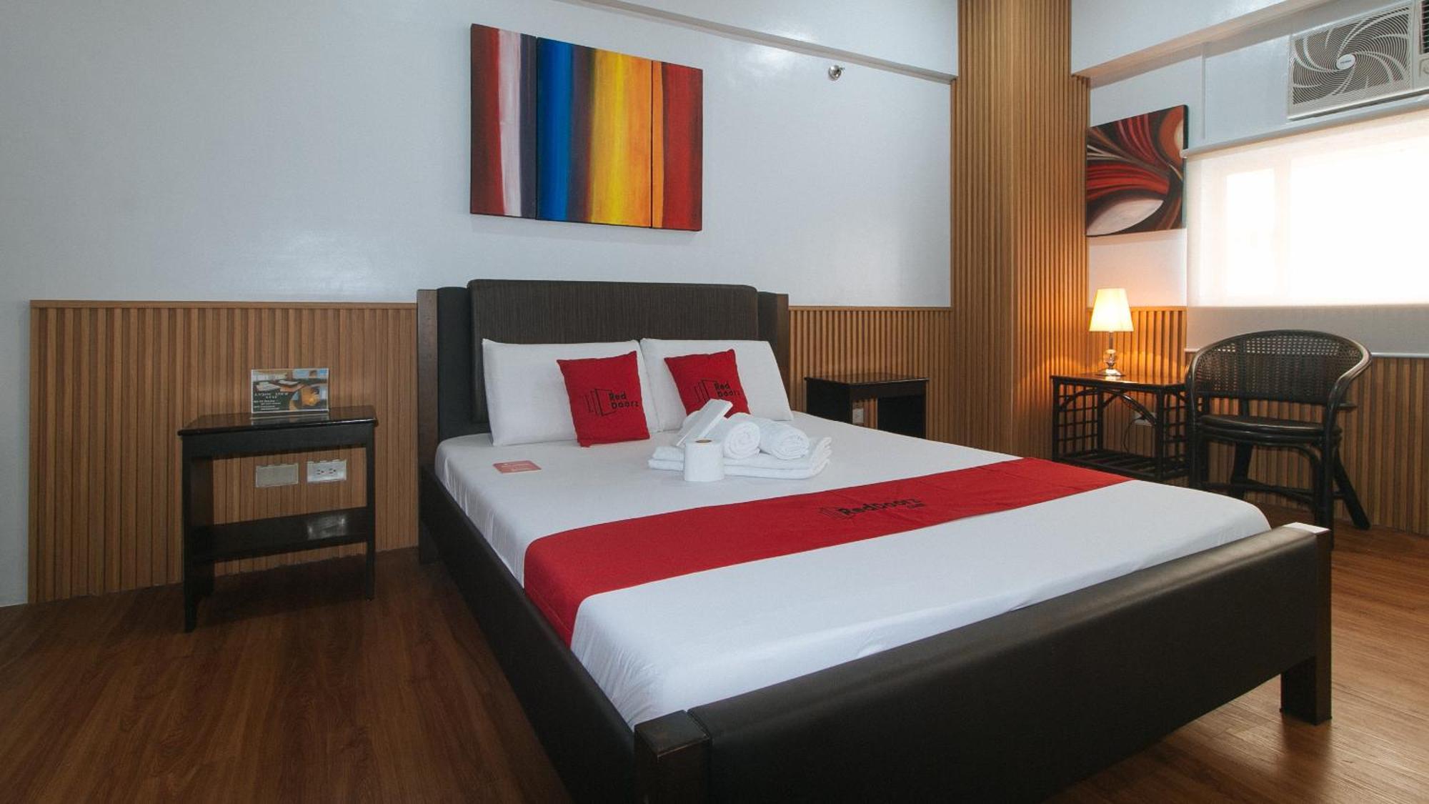 Reddoorz At Bp International Powerhouse Inc Near Sm Manila Hotel Exterior photo