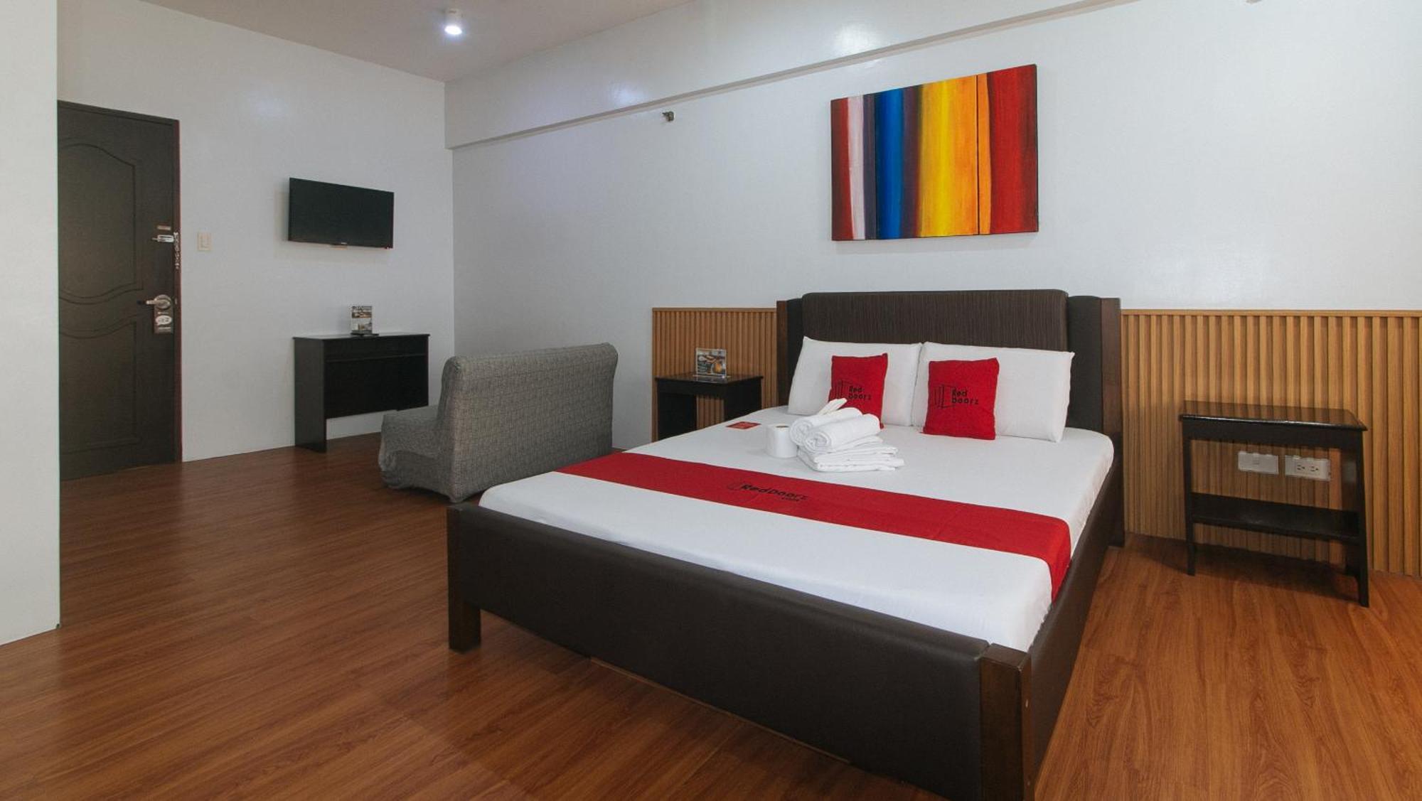 Reddoorz At Bp International Powerhouse Inc Near Sm Manila Hotel Exterior photo